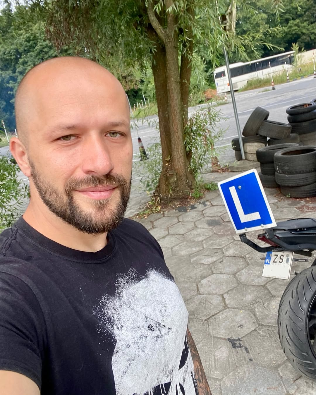 Ariel — instruktor motocyklowy